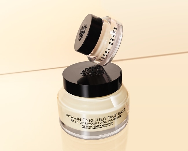 קרם לחות ויטמין בגודל נסיעות 15 מ"ל מתנה ברכישת Vitamin Enriched Fase Base בגודל 100 מ"ל