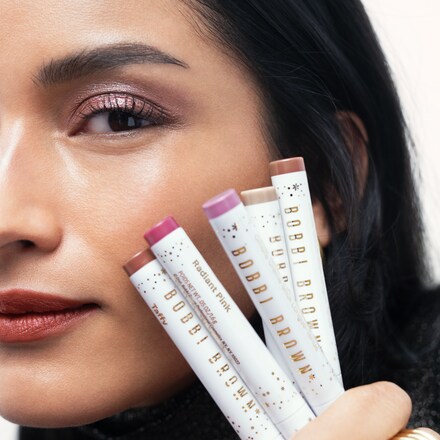 Long-Wear Cream Shadow Stick<br>צללית קרמית ועמידה בסטיק במהדורה מוגבלת