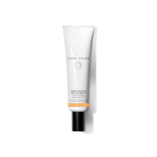 Vitamin Enriched Skin Tint לחות עם גוון עשירה בויטמינים וברכיבי טיפוח הטובים לעורך. מעניקה כיסוי עדין ואחיד לעור בגימור רענן טבעי., Medium 1, 50 מ"ל